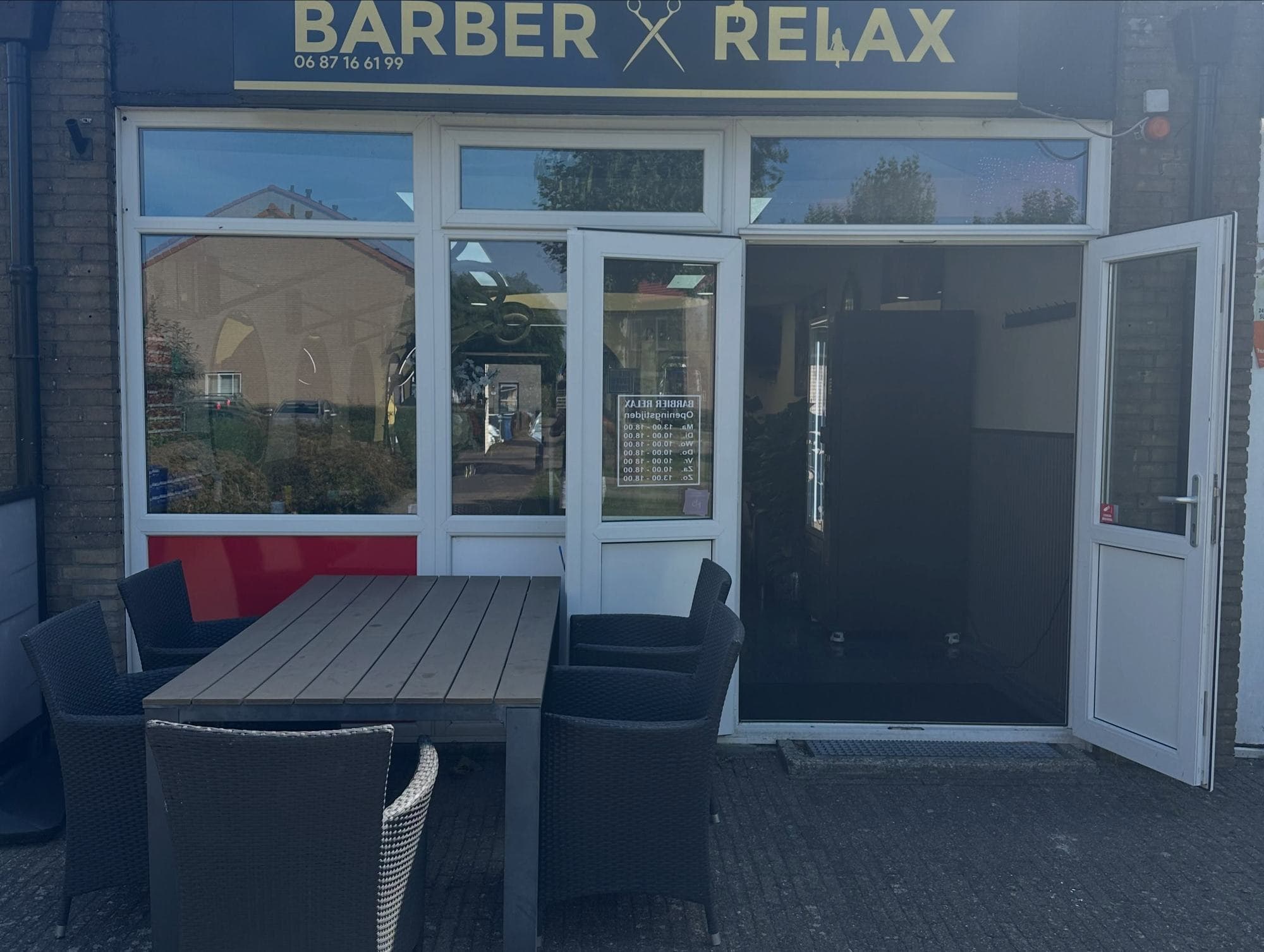 De gevel aan de Vanillestraat met terras